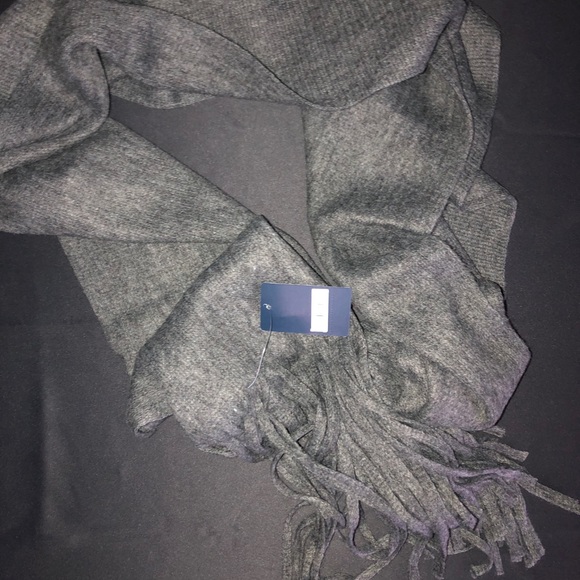 NWT Beautiful Lucky Brand dark gray scarf - Picture 5 of 6